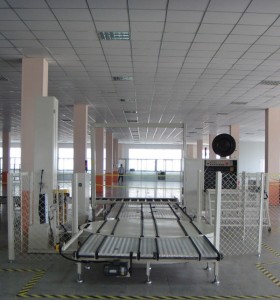 Pallet wrapping machine, pallet packaging line