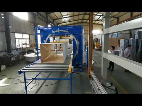 Horizontal stretch wrapping machine for big objects