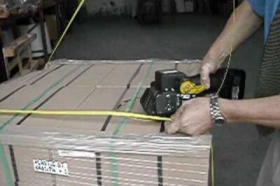 Fast pallet strapping machine applies two straps in 6 seconds.