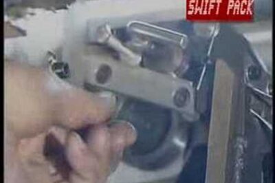 Machine for automated strapping of packages.