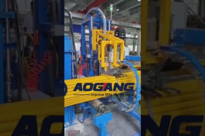 Machine for automatic strapping.
