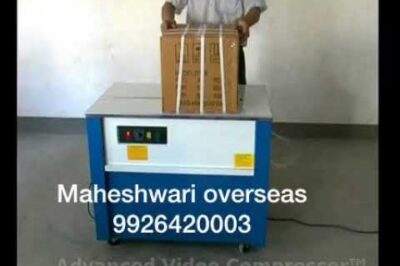 Strapping machine for boxes
