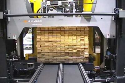 Automatic strapping machine for lumber pressing.