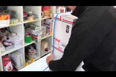 Machine for securing packages or pallets.