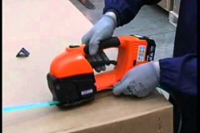 Battery-Powered Strapping Tool for Efficient Packaging.