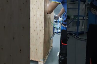 Pallet strapping machine: Efficiently thread and seal without exceeding 28 words.