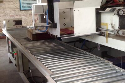 Box Strapping Machine that straps boxes automatically, with a word count under 28 and without any symbols, brand or company names.