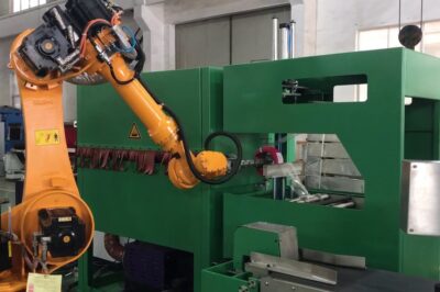 Coiling and packing machine for wire and cable in industrial line.