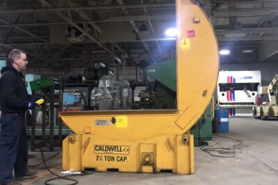 “Compact 7.5-ton Upender for Lifting and Flipping Objects”