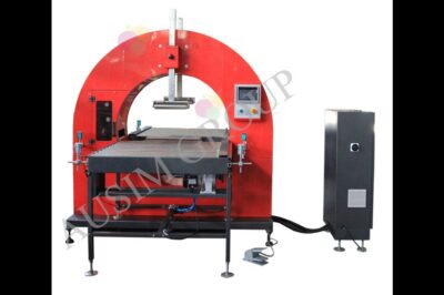 Compact horizontal wrapping machine