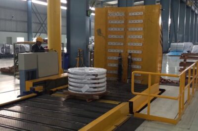 Conveyor-equipped upender/tilter for easy material handling.