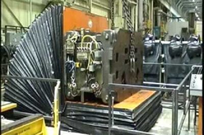 Heavy-duty flat deck upender lifting 88,000 lbs – Titan Mold Upender 2983