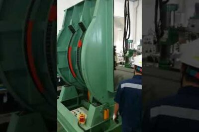 Machine for flipping molds.