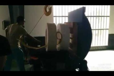 Machine for flipping objects.